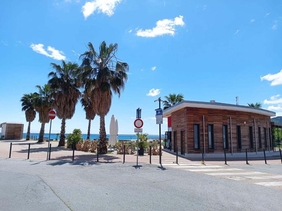 Lamberti Beach Apartment - 150 M From The Sea - Just Renewed - Wifi Savona Eksteriør bilde